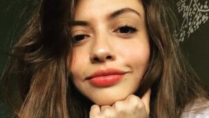 Daniela Parra advierte que no pueden utilizar su nombre ni el de su pap&aacute; en documental de Alexa Hoffman