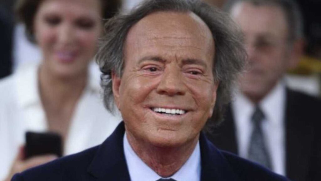 Julio Iglesias enciende las alarmas debido a su estado de salud