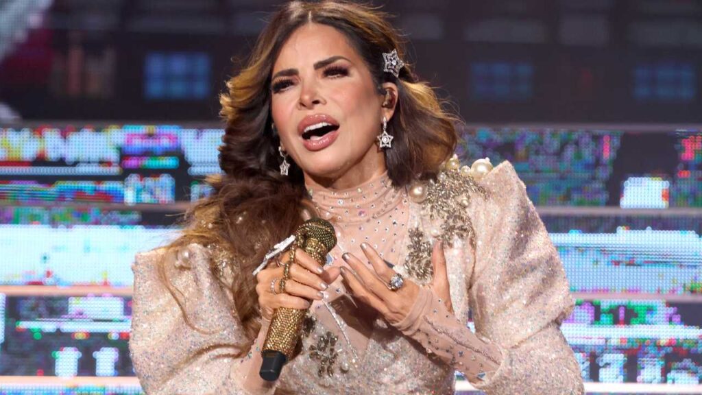 &iexcl;Luc&iacute;a M&eacute;ndez afirma que uno de sus perfumes cura la depresi&oacute;n!
