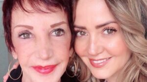 Andrea Legarreta revela que presinti&oacute; la muerte de su mam&aacute;