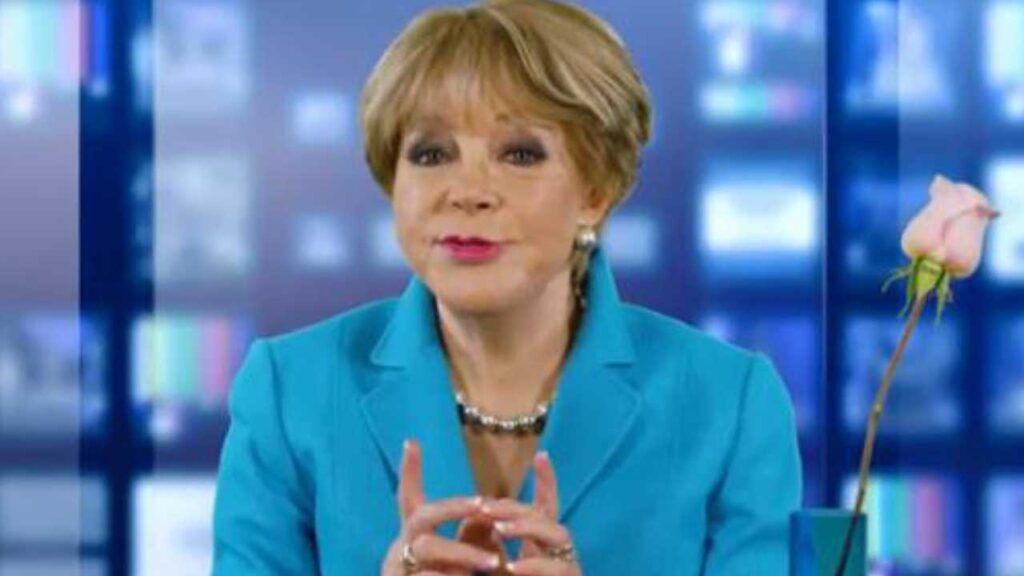 Lolita Ayala reaparece con bast&oacute;n y tanque de ox&iacute;geno