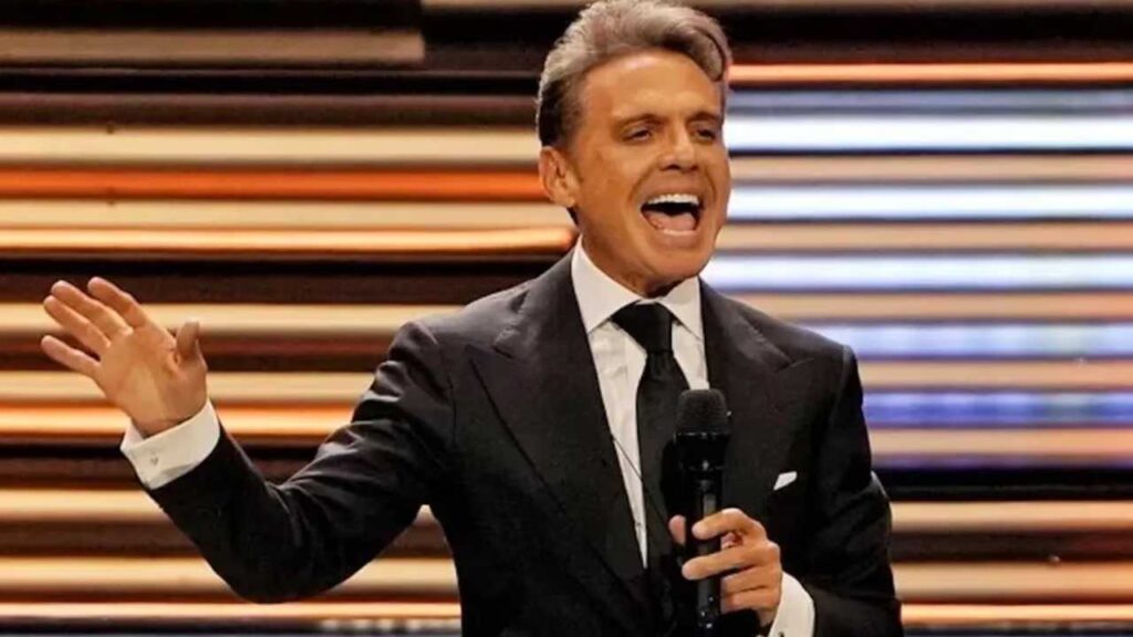 &iquest;Luis Miguel eres t&uacute;? Usuarios afirman que doble del "Sol" fue quien se present&oacute; en Argentina