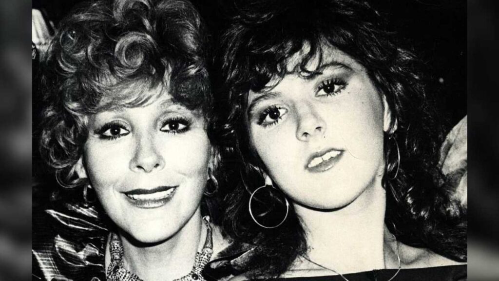 Alejandra Guzm&aacute;n revela el nombre del actor que  viajaba con su hermana cuando muri&oacute;