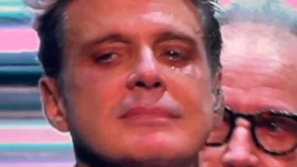 &iexcl;Luis Miguel rompe en llanto en pleno concierto!