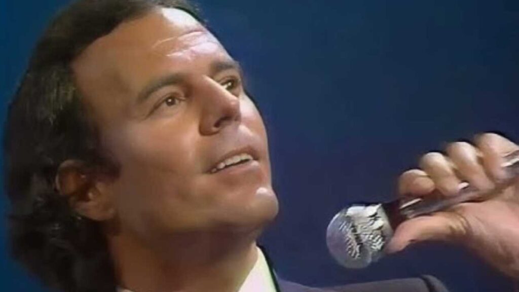 Julio Iglesias recibir&aacute; regalo especial de cumplea&ntilde;os por parte de m&aacute;s de 400 famosos