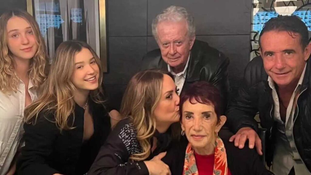 Andrea Legarreta recuerda a su mam&aacute; con emotivo video
