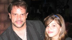 &iexcl;H&eacute;ctor Parra &lsquo;rega&ntilde;a&rsquo; a su hija Daniela en programa de televisi&oacute;n!