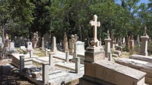 D&iacute;a de Muertos: &iexcl;Esto es lo que debes hacer si te encuentras un trabajo de brujer&iacute;a en el pante&oacute;n!