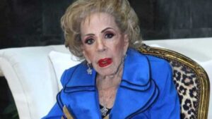 Silvia Pinal es dada de alta tras 13 d&iacute;as de estar hospitalizada