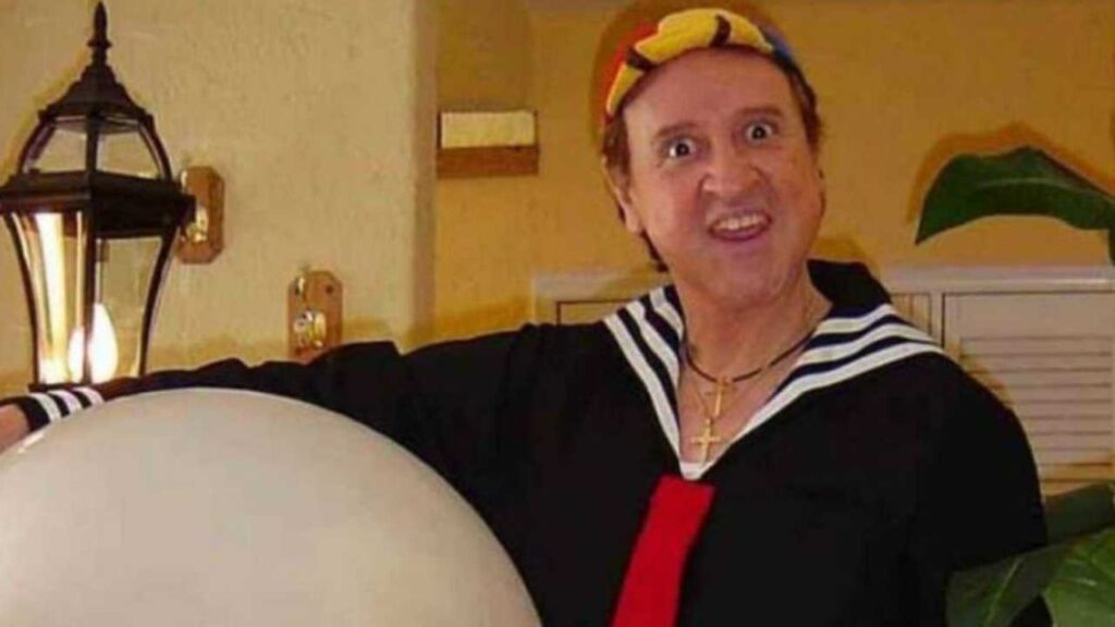 Carlos Villagr&aacute;n es criticado por seguir interpretando a "Kiko" a sus 80 a&ntilde;os