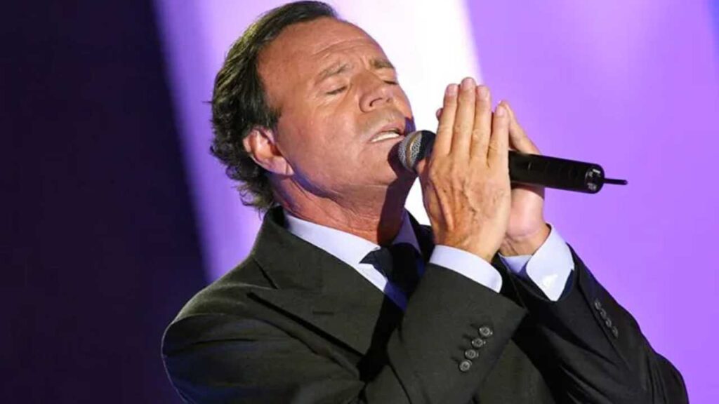 &iexcl;Julio Iglesias contar&aacute; sobre su vida y trayectoria en bioserie!