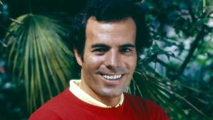 ¡Julio Iglesias contará sobre su vida y trayectoria en bioserie!