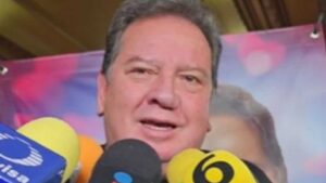 &iexcl;Coque Mu&ntilde;iz aparece con la nariz &ldquo;ca&iacute;da&rdquo; y genera preocupaci&oacute;n entre sus fans!