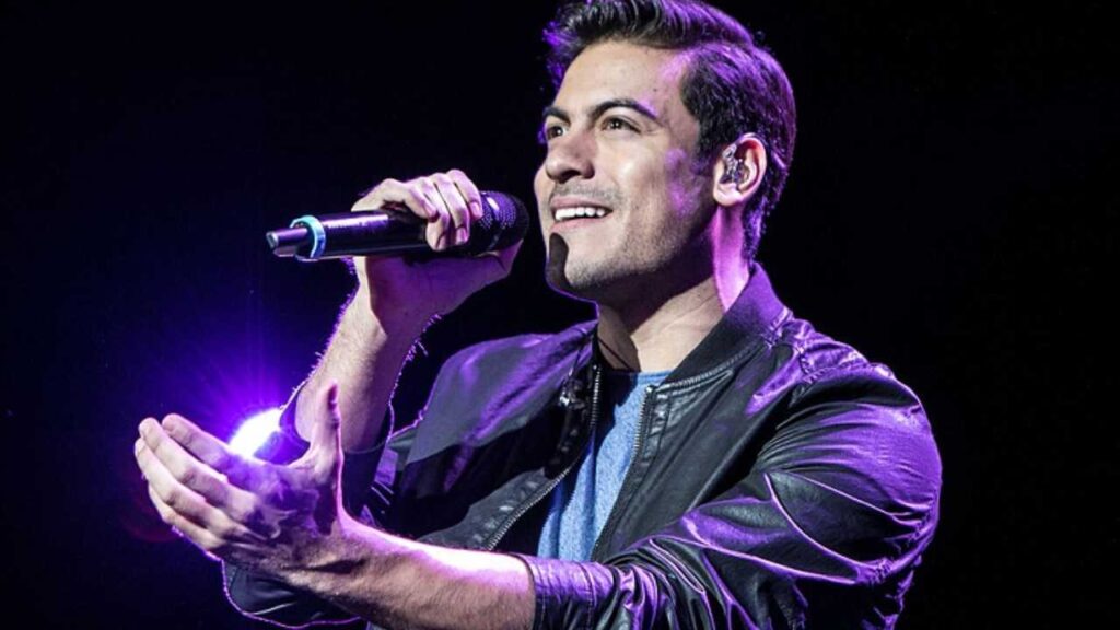 &iexcl;Carlos Rivera se convierte en tendencia por su "rara" forma de bailar!