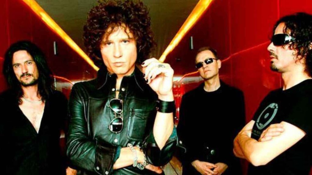 Enrique Bunbury desmiente que "H&eacute;roes del Silencio" regrese a los escenarios.