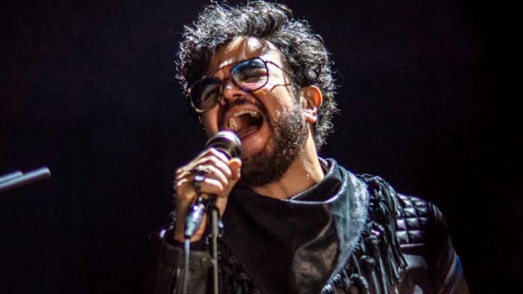 Aleks Syntek se lanza contra la m&uacute;sica de banda y crea pol&eacute;mica en redes sociales