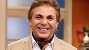 &iexcl;Cristian Castro se &ldquo;aplica&rdquo; para terminar la preparatoria!