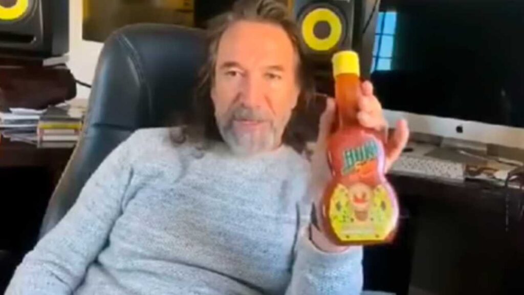 Marco Antonio Sol&iacute;s incursiona en el mundo culinario con su salsa picante: &iexcl;La Buki Salsa!