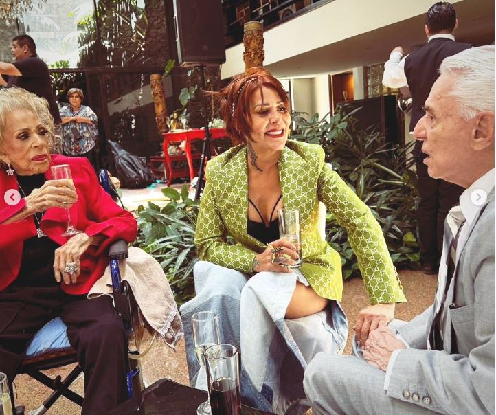 Silvia Pinal y Enrique Guzm&aacute;n se reencuentran en la boda de su nieta