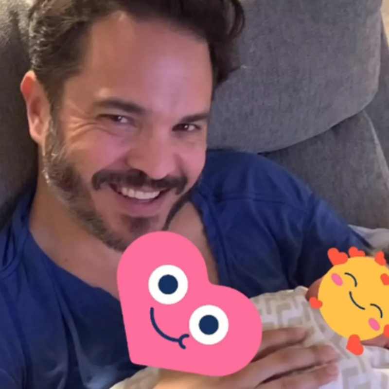&iexcl;Llega la cig&uuml;e&ntilde;a! Kuno Becker presenta a su hija Ann y se estrena como pap&aacute;.