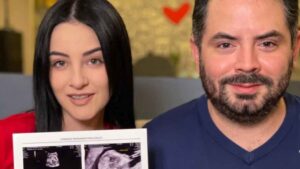 Jos&eacute; Eduardo Derbez y Paola Dalay comparten la primera foto de su beb&eacute;