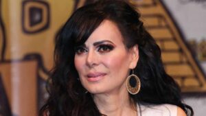 Maribel Guardia confiesa que un sacerdote la rega&ntilde;&oacute; por tener las cenizas de su hijo en casa