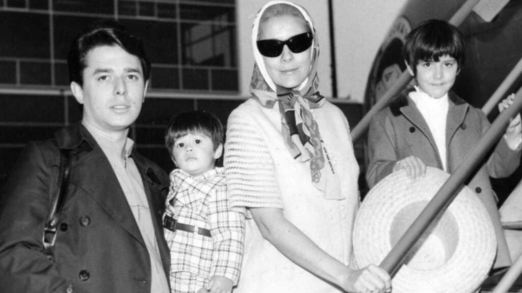 Enrique Guzm&aacute;n destapa secretos sobre su matrimonio con Silvia Pinal.