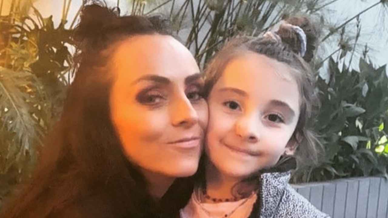 Ivonne Montero rompe en llanto al hablar de la delicada cirugía a corazón abierto de su hija