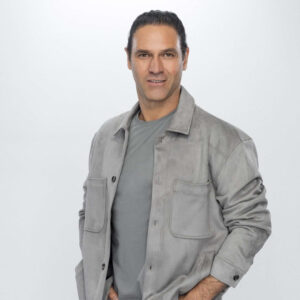 En 1975 nace el actor Valentino Lanús…