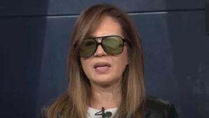 Yolanda Andrade se comunica con mímica y pizarra tras recaída