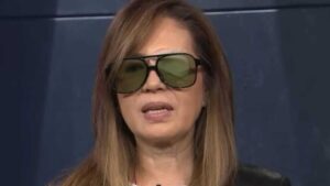 Yolanda Andrade preocupa a fans por tener que utilizar pizarrón para comunicarse