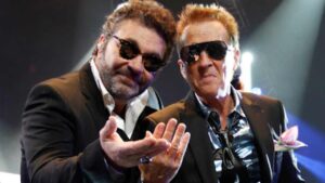 &iexcl;Mijares y Emmanuel rompen las redes con sus extravagantes vestuarios!