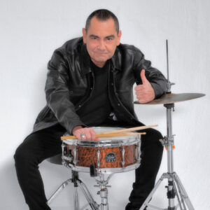 En 1964 nace el músico español Javier Molina…