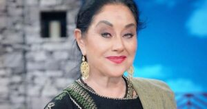 Angelica Arag&oacute;n recibe reconocimiento a su trayectoria art&iacute;stica