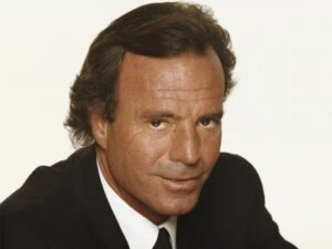 Julio Iglesias celebra su cumplea&ntilde;os y pr&oacute;ximamente estrena serie.