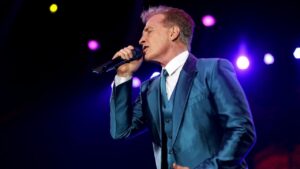 Emmanuel, a sus 69 años, sigue deslumbrando los escenarios
