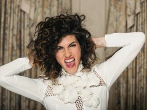 Hija de Amanda Miguel estrena disco con temas de Navidad