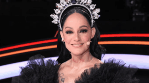 ¡Lolita Cortés interpreta “Tu falta de querer” y genera polémica!