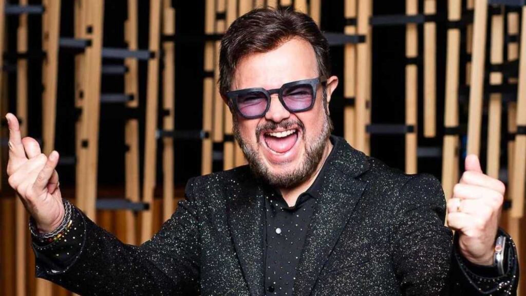Aleks Syntek vuelve a expresar su desacuerdo con el g&eacute;nero urbano y pide respeto por su opini&oacute;n