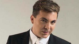 Cristian Castro sorprende al regresar a la escuela a los 50 a&ntilde;os