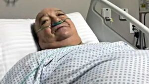 Luis de Alba rompe en llanto tras aparatosa ca&iacute;da en el teatro