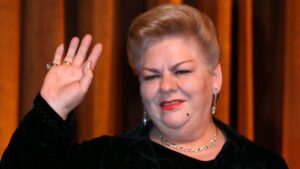 Revelan el testamento de Paquita la del Barrio