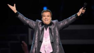 El concierto inolvidable de Juan Gabriel llegar&aacute; a la pantalla grande en mayo