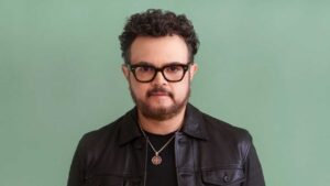 Aleks Syntek confiesa que le daba pena sonar tanto en la radio