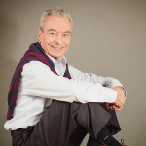 En 1941 nace el cantante C&eacute;sar Costa&hellip;