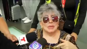 Ver&oacute;nica Castro usa silla de ruedas y ox&iacute;geno en p&uacute;blico