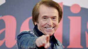 Raphael cancela nuevamente concierto por motivos de salud