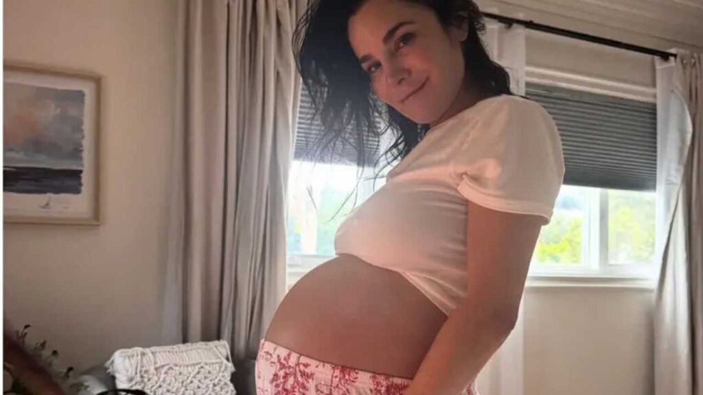 &iexcl;Momentos de angustia! Martha Higareda y una de sus gemelas tuvieron complicaciones en el parto