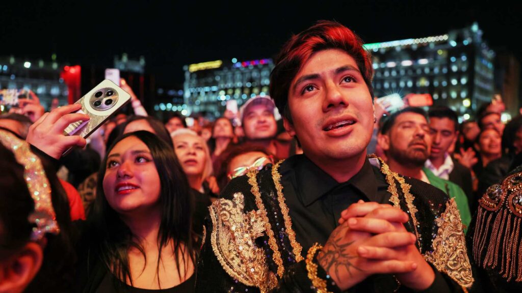 Juan Gabriel revive: j&oacute;venes lo descubren tras documental