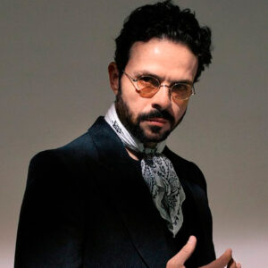 En 1977 nace el actor, empresario y dise&ntilde;ador de modas mexicano Jos&eacute; Mar&iacute;a Torre&hellip;